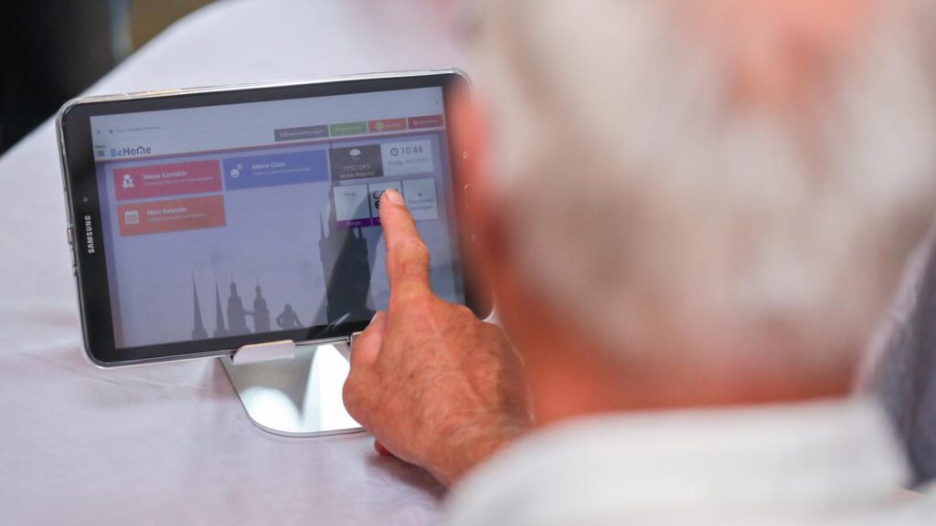Viele ältere Menschen fühlen sich digital abgehängt