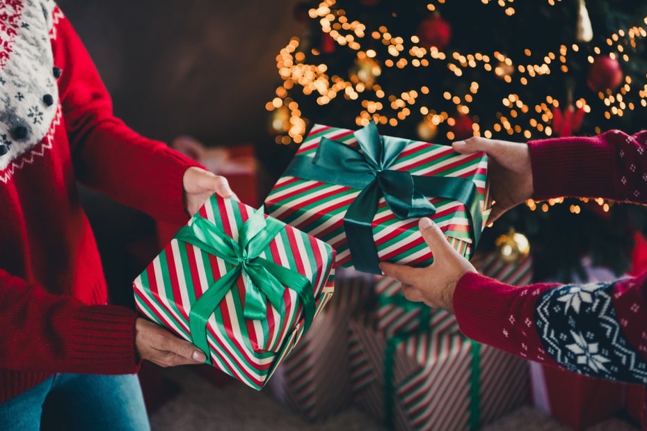 Weihnachtsgeschenke bestellen: Bei welchen Shops du auf die Rücksendefristen achten musst