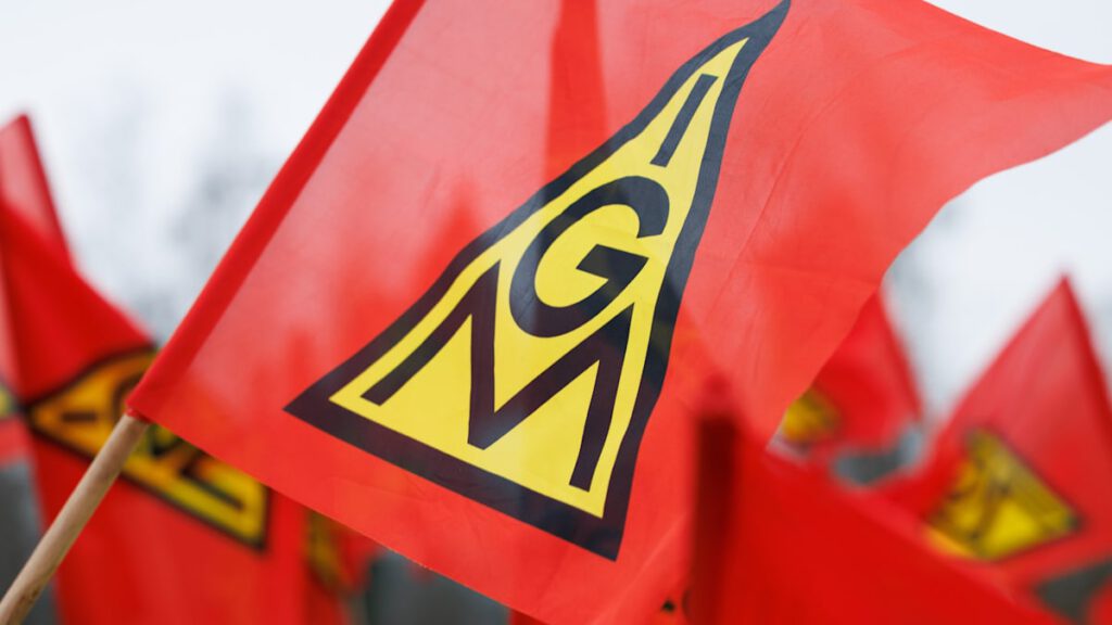 Deutsche laut Umfrage bereit, mehr zu arbeiten – Gewerkschaft verkündet Abkehr von Vier-Tage-Woche