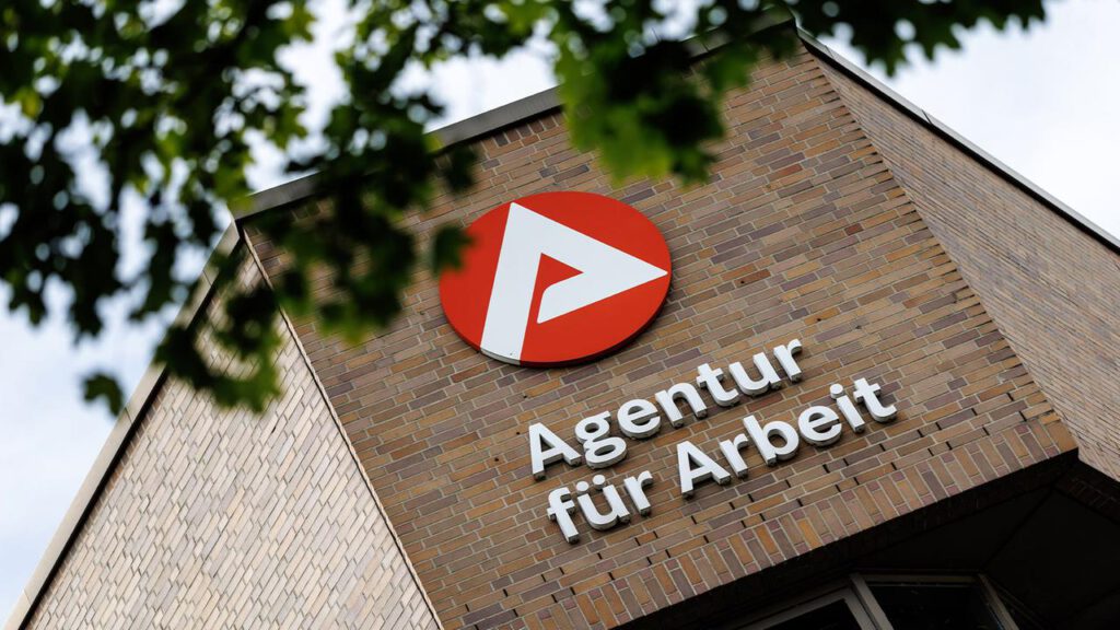 Bundesagentur: Zahl der Arbeitslosen fällt unter drei Millionen