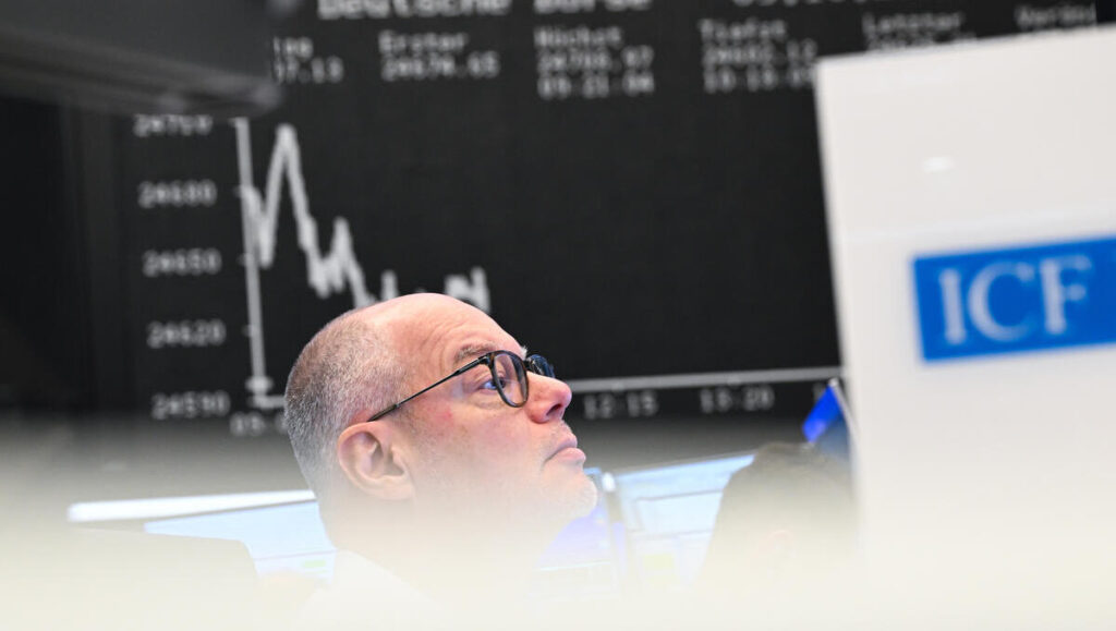 Ducks fielen auf 24.000 US-Dollar: Probleme mit den USA und Bankenprobleme