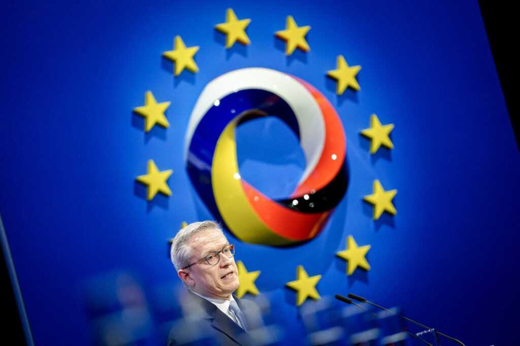 „Hände auf die Tastatur!“: Digitalminister Wildberger Macht Allen Dampf