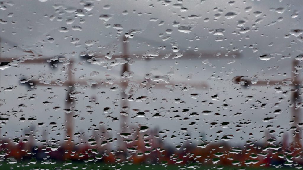 Trübe Aussichten: Bürokratie, Lohnkosten und Fachkräftemangel – Mittelstand bremst Investitionen