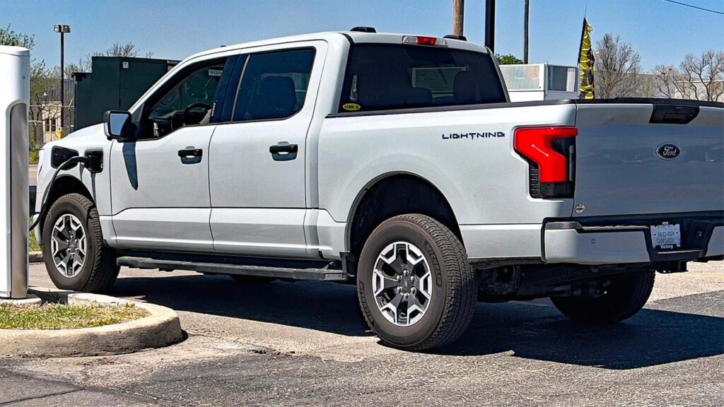 Lieber Verbrenner und Hybride: Ford mit Turnaround bei E-Autos